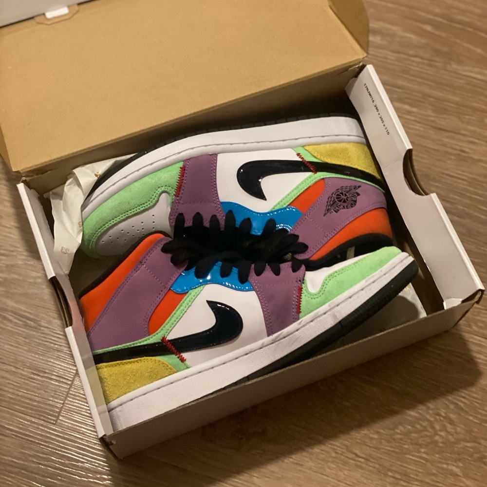 Wmns Air Jordan 1 Mid SE 'Lightbulb'